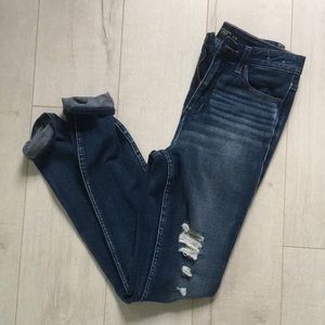 Distressed skinny jeans